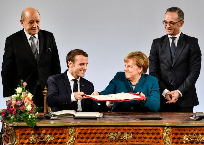 Angela Merkel et Emmanuel Macron signent un nouveau traitÃ© pour renforcer la relation franco-allemande, mardi 22Â janvier Ã  Aix-la-Chapelle.