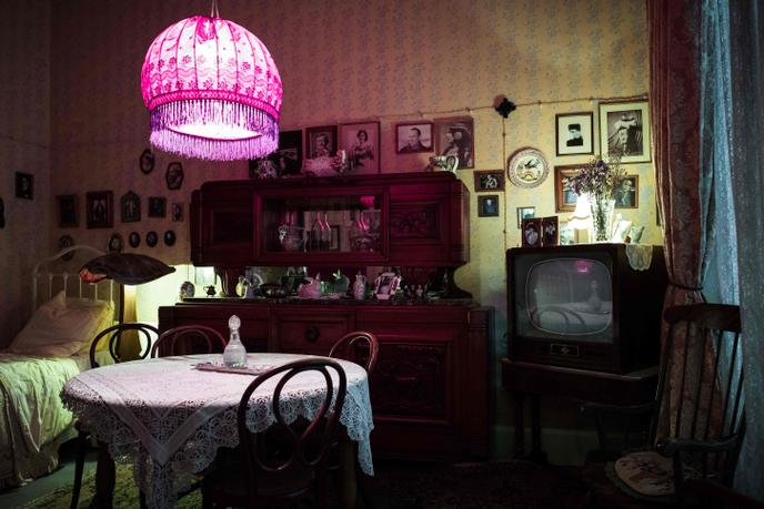 L’un des appartements soviétiques faisant partie de l’installation « DAU » au Théâtre du Châtelet à Paris, le 23 janvier 2019.
