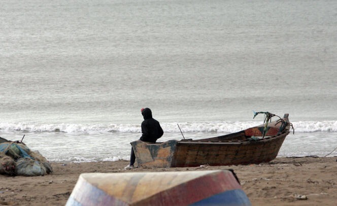 La plage de Sidi Salem, à 600 km à l’ouest d’Alger, en octobre 2009. Près de la moitié des jeunes hommes algériens sont tentés par l’émigration illégale vers l’Europe.