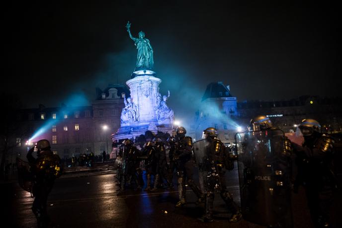 La Première Nuit Jaune Tourne Court à Paris