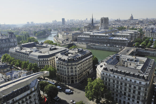Paris vu depuis la Tour Saint-Jacques dans le quatrième arrondissement avec l’île de la Cité et Notre-Dame.