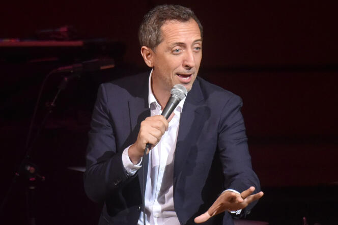 Gad Elmaleh sur scène à New York, en septembre 2018.