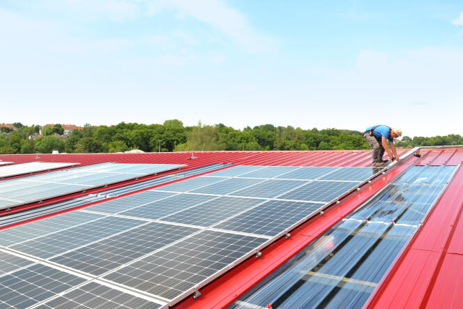 La commune de Malaunay, membre exemplaire de la Métropole Rouen Normandie, a recouvert de panneaux solaires ses ateliers municipaux en 2018.