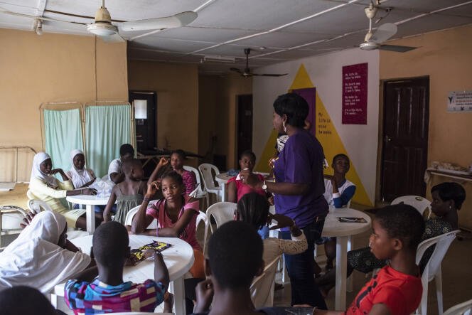Réunion d’information au centre de planning familial « 9ja Girls » de Bada, bidonville de Lagos, le 11 novembre 2018.
