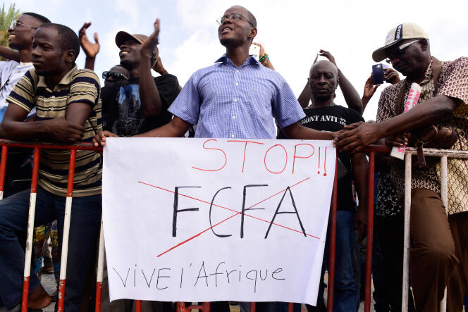 Manifestation contre le franc CFA à Dakar, le 16 septembre 2017.