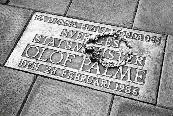 Plaque commémorative sur les lieux de l’assassinat d’Olof Palme, à Stockholm.
