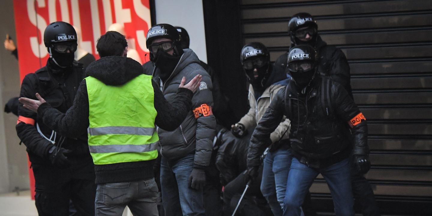 Maintien de l'ordre en manifestation : la France à l'écart des initiatives  européennes pour une « désescalade »