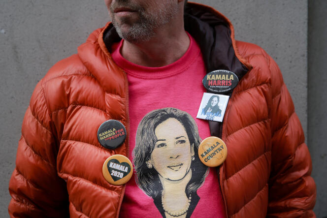 Un partisan de la candidate à l’investiture du parti démocrate pour la présidentielle Kamala Harris, à Oakland (Californie), le 17 janvier.
