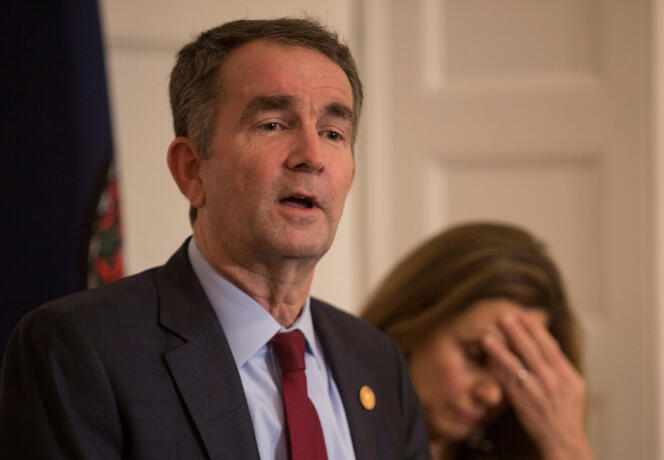 Le gouverneur de Virginie, Ralph Northam, en compagnie de son épouse, Pamela Northam, lors de la conférence de presse donnée à Richmond, le 2 février.