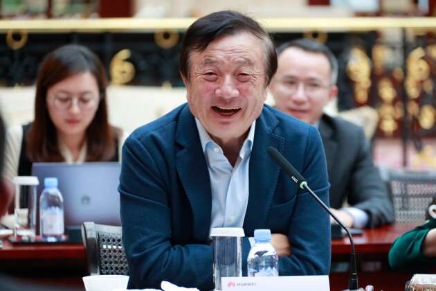 Le fondateur de Huawei, Ren Zhengfei, s’adresse aux médias chinois à Shenzhen (Chine), le 17 janvier.