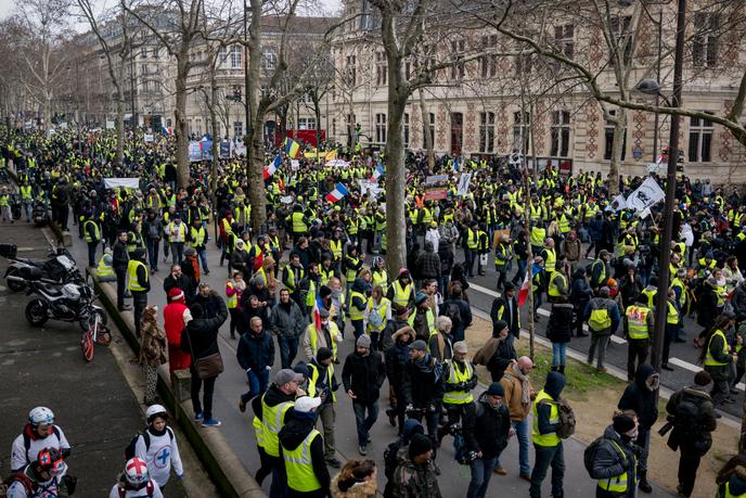 Gilets Jaunes Soit Une Dynamique Sorganise Autour D