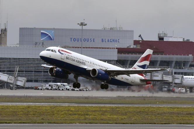 Un Airbus A320 de British Airways décolle de l’aéroport de Toulouse-Blagnac, en octobre 2017.