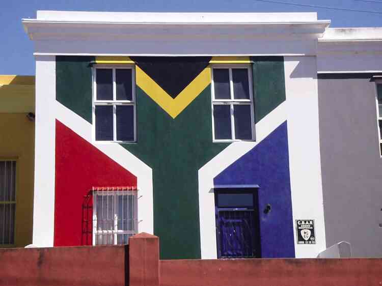 « Les couleurs du drapeau sud-africain, au Cap. »