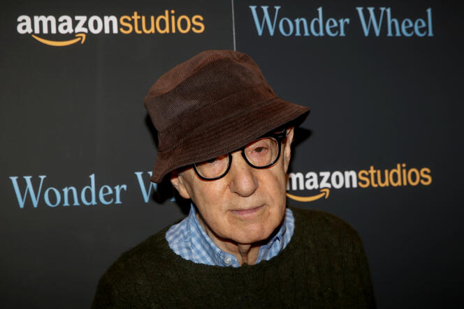Woody Allen a été accusé d’abus sexuels en 1992 sur sa fille adoptive Dylan Farrow, qui avait alors 7 ans. Les poursuites à son encontre ont été abandonnées après deux enquêtes distinctes menées à l’époque.