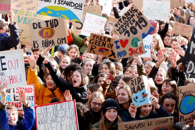 « Le naufrage du “Titanic” n’arriverait pas en 2019 », proclamaient notamment les pancartes brandies par ces jeunes venus de tous les Pays-Bas.