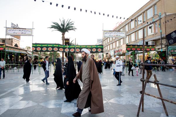 Un religieux dans les rues de Qom, le 1er novembre 2018
