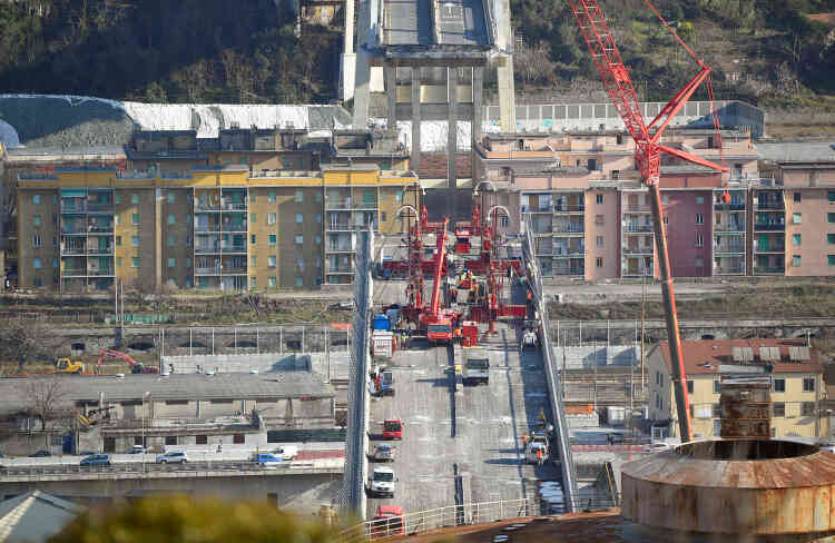 Les travaux de démolition des travées encore en place du pont Morandi de Gênes ont débuté vendredi 8 février.