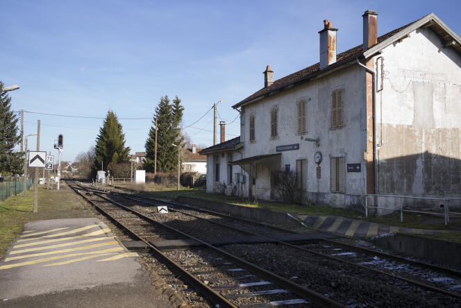 La gare SNCF désaffecté de Docelles-Chenimenil sur la ligne de train Epinal à St-Dié-des-Vosges, le 6 février.
