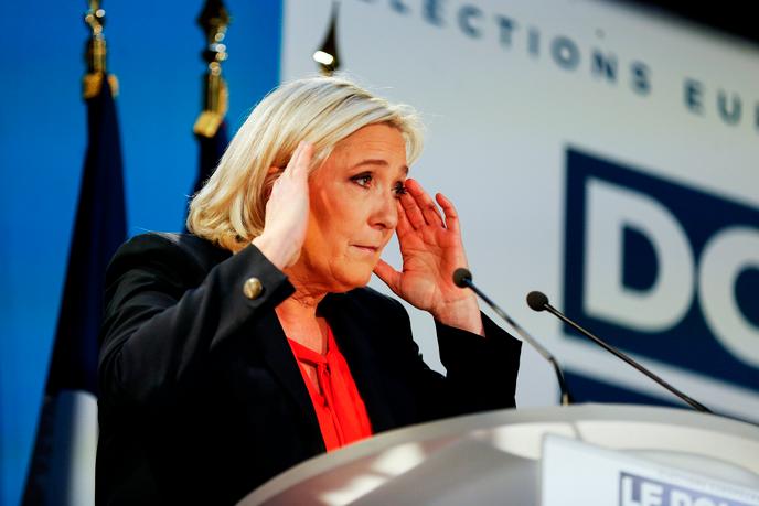 La présidente du Rassemblement national, Marine Le Pen, le 9 février à Ebremond-de-Bonfossé, dans la Manche.
