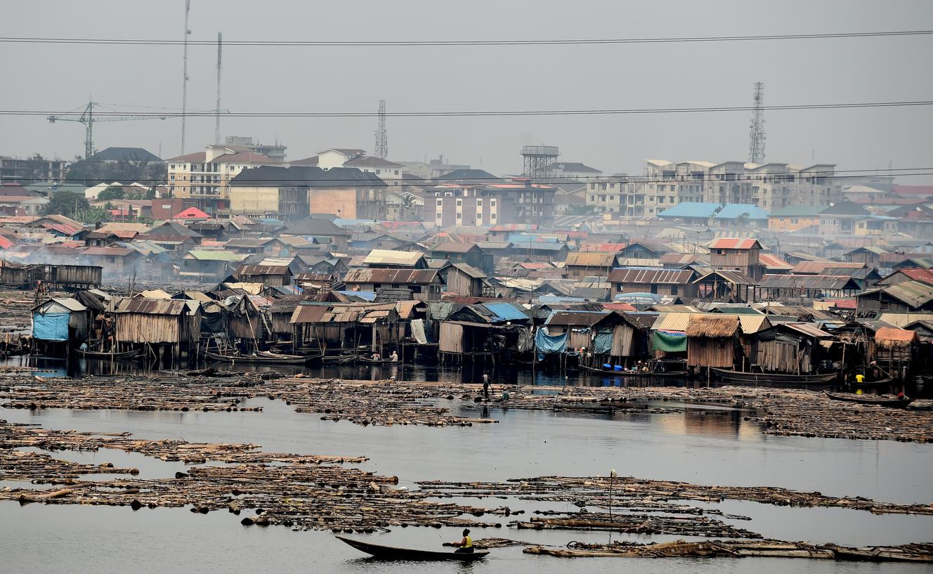 Lo slum Makoko sulla costa di Lagos, la capitale economica nigeriana, nel gennaio 2019.