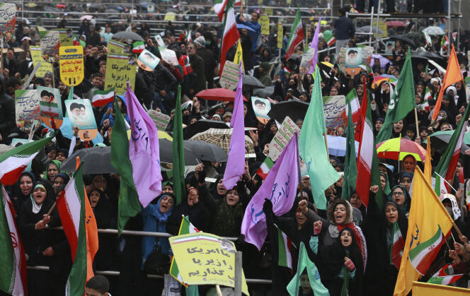 Des manifestants célèbrent le 40e anniversaire de la révolution qui a donné naissance à la République islamique, à Téhéran, lundi 11 février.