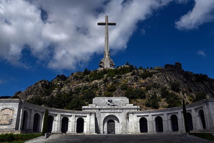 L’immense mausolée du Valle de los Caidos (littéralement « la vallée de ceux qui sont tombés »), près de Madrid, où repose le corps embaumé de Franco, en juillet 2018.