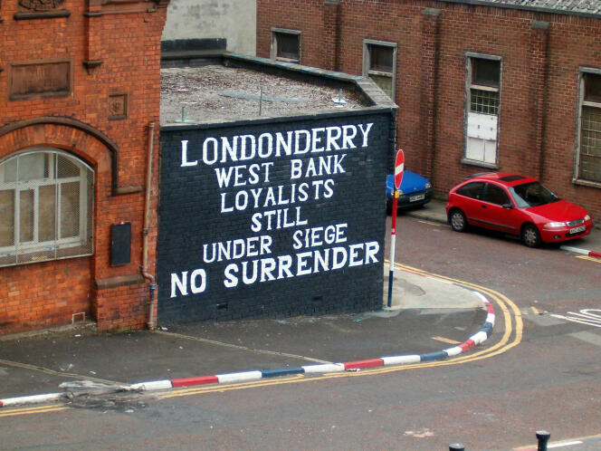 Un des nombreux murs peints d’Irlande du Nord, ici dans un quartier loyaliste, à Londonderry, deuxième ville, avec plus de 100 000 habitants.