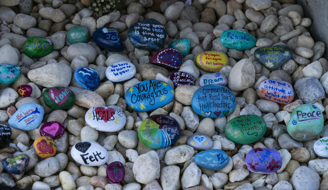 Des pierres en mémoire des victimes de la tuerie du 14 février 2018, à Parkland (Floride), le 14 février 2019.