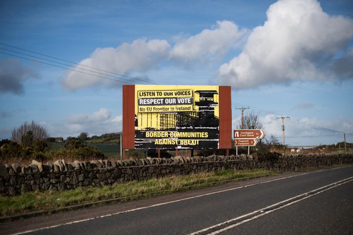 Un panneau hostile au retour de la frontière entre les deux Irlandes, le 9 février près de Newry.