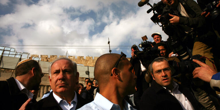 JERUSALEM - FEBRUARY 02: (ISRAEL OUT) Israeli opposition leader Benjamin Netanyahu (L) is surrounded by media during a campaign tour February 2, 2009 in east Jerusalem, Israel. The truce between Israel and Hamas has become increasingly tenuous, posing a challenge to the centrist-led Israeli government as the February 10 elections near. (Photo by Uriel Sinai/Getty Images)
