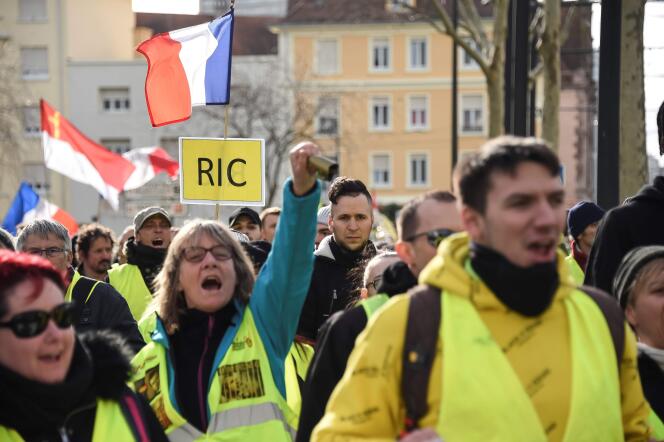Manifestation des « gilets jaunes » à Mulhouse (Haut-Rhin), le 9 février.