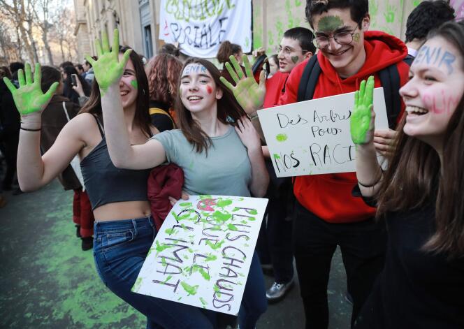 Rassemblement d’étudiants et de lycéens en faveur du climat, à Paris, le 15 février.