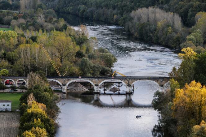 Pour le département de Dordogne, la déviation doit permettre d’épargner et de sécuriser un site remarquable, pollué et menacé par le trafic de la route Bergerac-Sarlat.