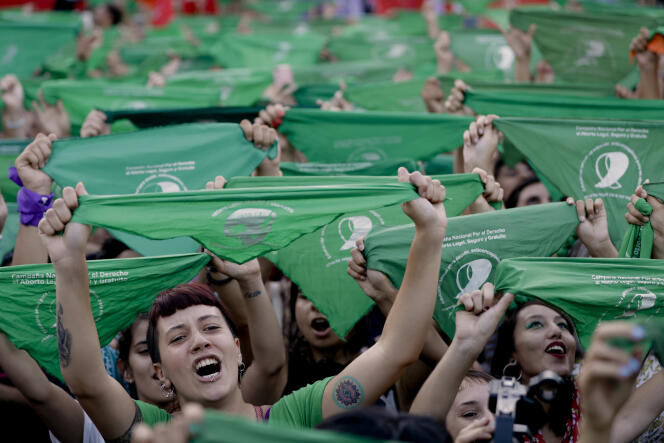 Des femmes participent à un rassemblement en faveur de la légalisation de l’avortement, devant le Congrès de Buenos Aires, en Argentine, le mardi 19 février 2019.