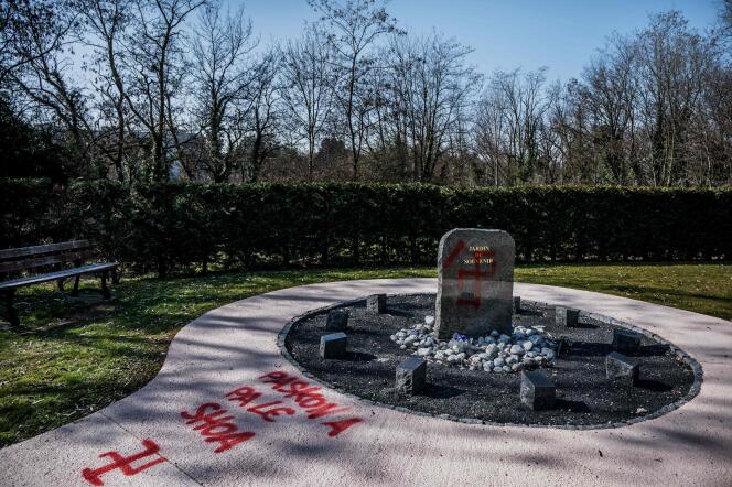 Le cimetière de Champagne-au-Mont-d’Or, près de Lyon, a été profané, le 20 février 2019.
