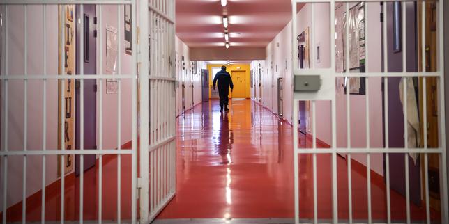 Prisons : « Il est avant tout nécessaire de réduire le nombre de détenus »