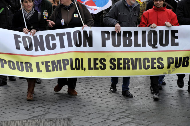Manifestation des agents de la fonction publique pour l'emploi et les salaires, à Nantes, en 2013.