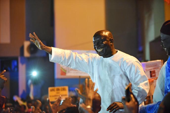 Idrissa Seck, candidat à la présidence de la coalition « Idy 2019 », salue ses partisans lors de son dernier rassemblement à Dakar, au Sénégal, le 22 février 2019.