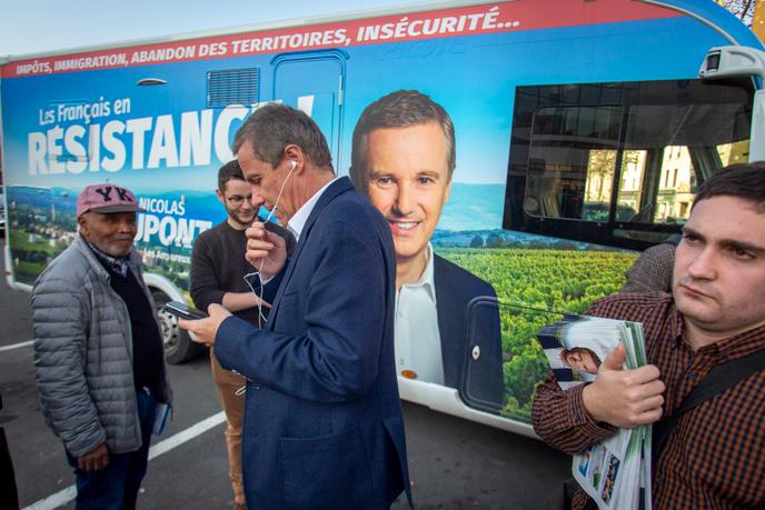 Nicolas Dupont-Aignan, en campagne pour les européennes, à Meaux (Seine-et-Marne).