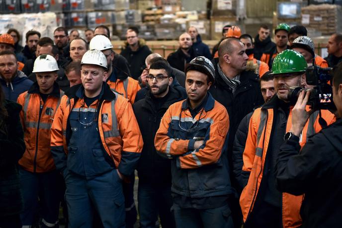 Des ouvriers de l’aciérie Ascoval de Saint-Saulve (Nord) en assemblée générale, le 19 décembre 2018.