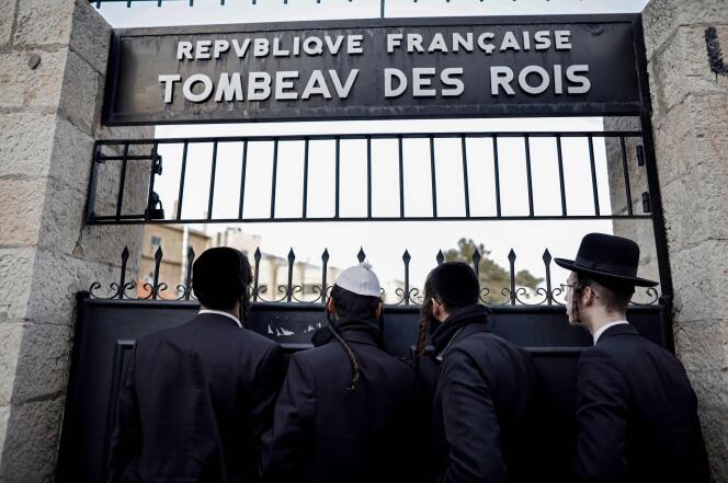 Des juifs ultraorthodoxes manifestent devant le portail du Tombeau des rois pour réclamer le droit de prier à l’intérieur, à Jérusalem, le 24 janvier.