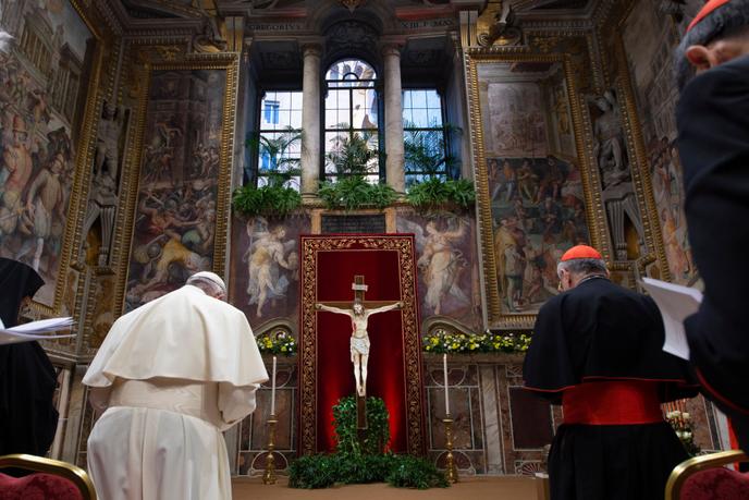 Papst Franziskus betet am vierten und letzten Tag des Weltgipfels zur Bekämpfung der Pädophilie in der katholischen Kirche, 24, Februar 2019.