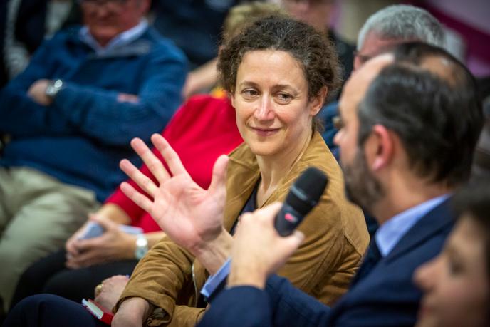 Emmanuelle Wargon et Edouard Philippe, lors d’un grand débat à Lenax (Allier), le 31 janvier.