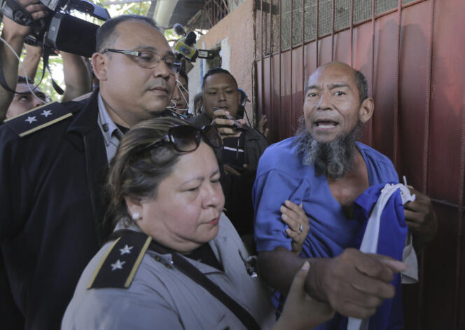 Alex Vanegas, ancien prisonnier politique et opposant au régime d’Ortega, lors de sa libération de la prison de « La Modelo » à Managua au Nicaragua, le 27 février.