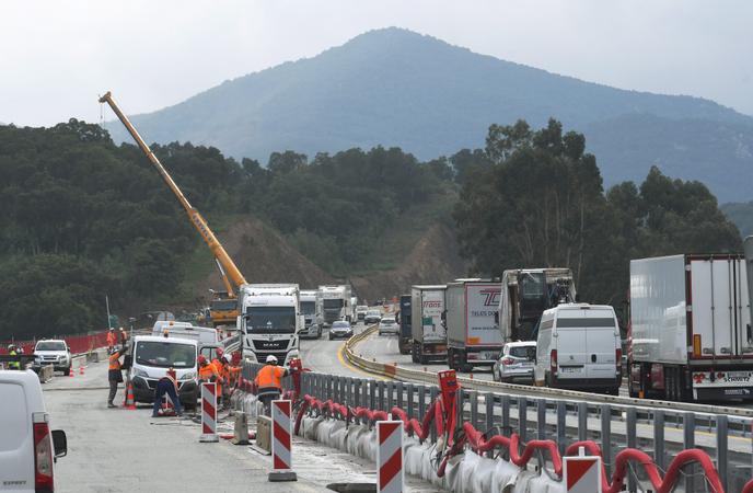 Travaux d’élargissement de l’autoroute A9 entre Le Boulou et le Perthus, dans les Pyrénées-Orientales, en novembre 2018.