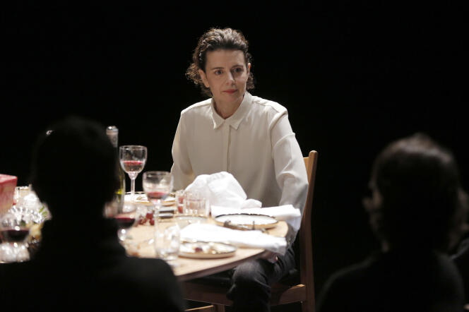 Constance Dollé dans « Girls and Boys », dans une mise en scène de Mélanie Leray, au Théâtre du Petit-Saint-Martin (Paris 10e).