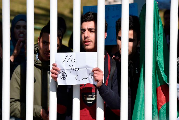 Manifestation des étudiants de l’école de médecine d’Alger, dimanche 3 mars 2019.