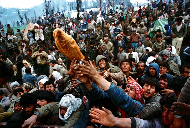 Des réfugiés kurdes à la frontière entre l’Irak et la Turquie, le 5 avril 1991.
