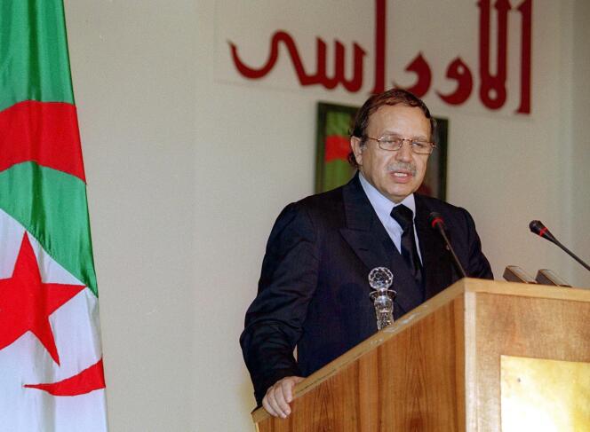 Le président Abdelaziz Bouteflika, le 13 octobre 1999, à Alger.