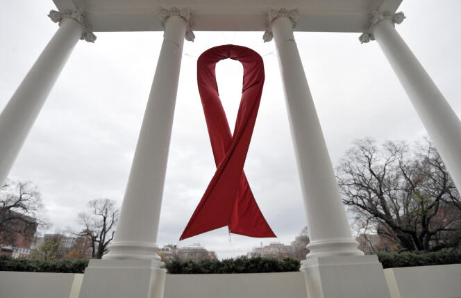 Campagne pour soutenir la prévention et la lutte contre le SIDA, à la Maison Blanche, en décembre 2010.